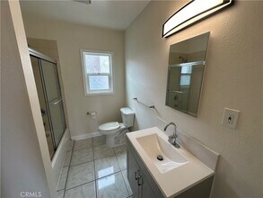 6326 Franklin Ave in Los Angeles, CA - Foto de edificio - Building Photo