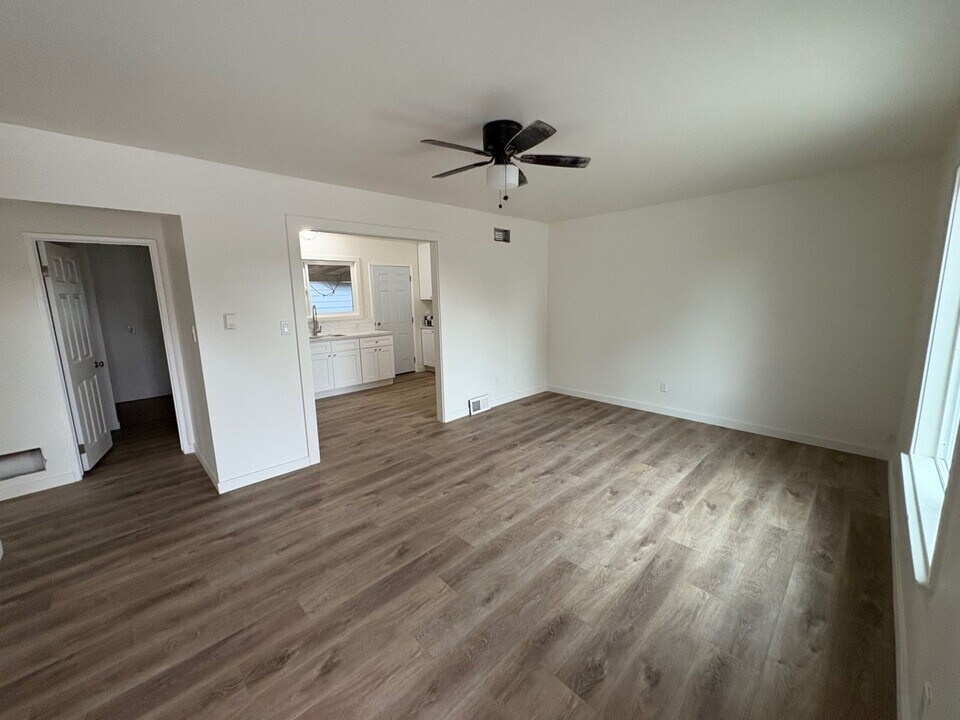 205-205 N College St in La Habra, CA - Building Photo