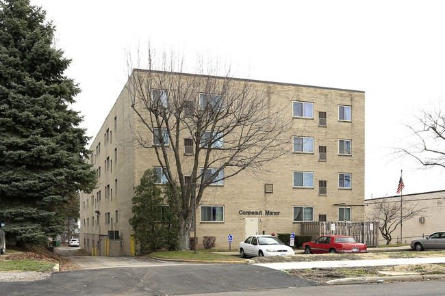 Conneaut Manor Apartments in Conneaut, OH - Foto de edificio - Building Photo