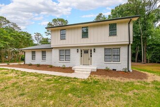 4143 Meadow Way in Marietta, GA - Building Photo - Building Photo