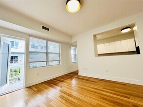 960 Bay Dr in Miami Beach, FL - Building Photo - Building Photo