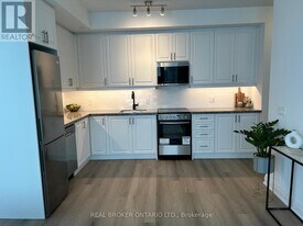 2333 Khalsa Gate in Oakville, ON - Building Photo