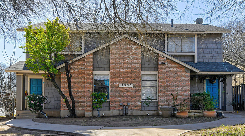 1305 Dobie Dr in Austin, TX - Building Photo