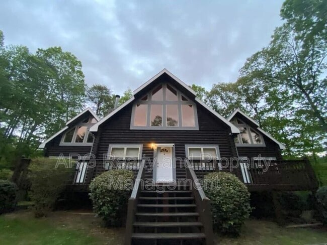 101 Yellowbluff Rd in Dahlonega, GA - Foto de edificio - Building Photo