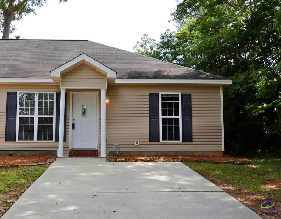 13 Pine Shadow Ct in Centerville, GA - Building Photo