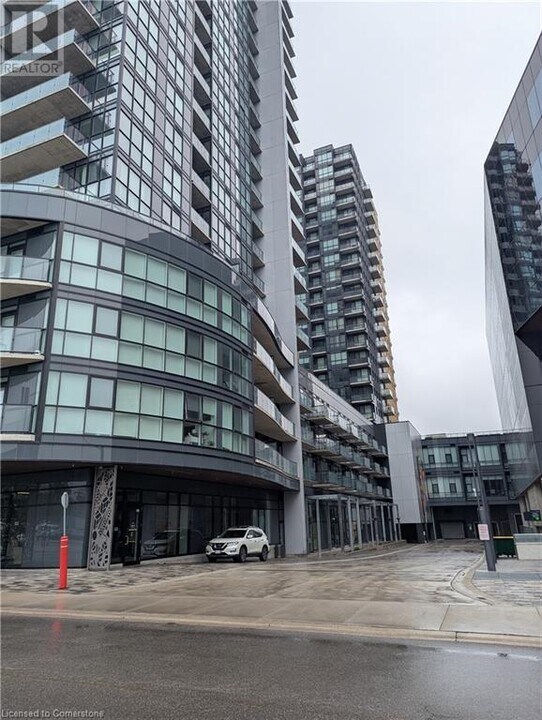 108 Garment St in Kitchener, ON - Building Photo
