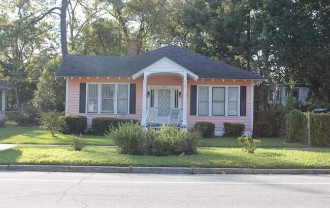 property at 623 N Nicholls St