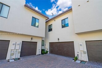 4608 NW 83rd Pky in Doral, FL - Building Photo - Building Photo