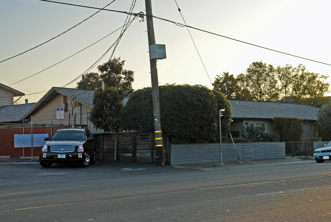 1934 Country Club Blvd in Stockton, CA - Foto de edificio - Building Photo