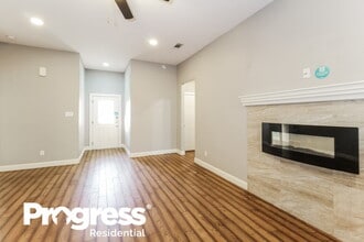 1219 Saturn Dr in Cedar Hill, TX - Foto de edificio - Building Photo