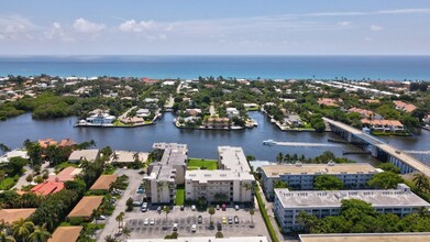 650 Snug Harbor Dr in Boynton Beach, FL - Foto de edificio - Building Photo