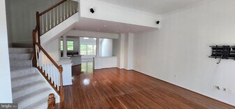 20320 Burnley Square in Sterling, VA - Building Photo