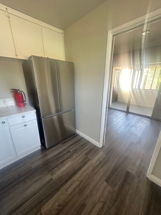1260 E 4th St in Long Beach, CA - Building Photo