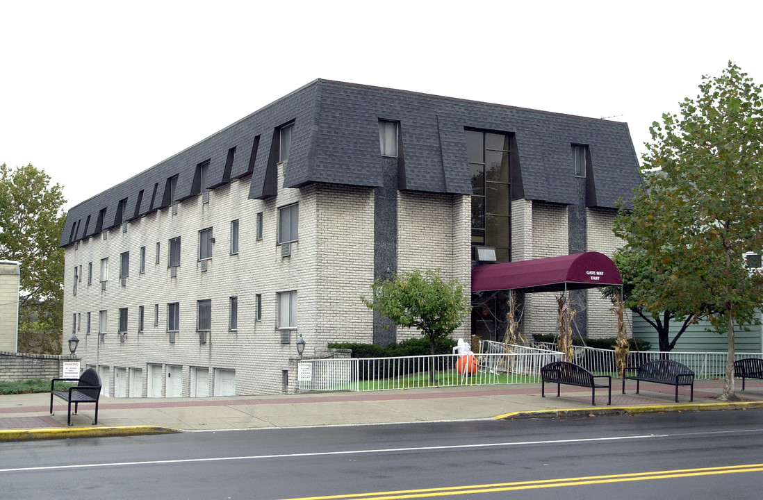 Gateway East in Belleville, NJ - Foto de edificio