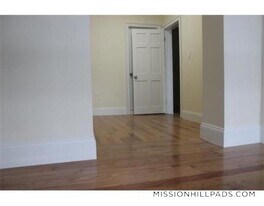 9 Chesterton St in Boston, MA - Building Photo