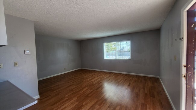 853 N Bruce St in Las Vegas, NV - Building Photo - Building Photo
