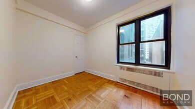 141 E 56th St in New York, NY - Building Photo - Building Photo