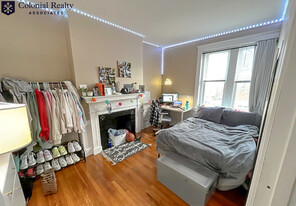 330 St Paul St in Brookline, MA - Building Photo