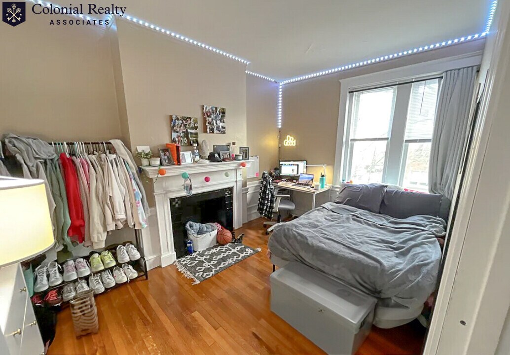 330 St Paul St in Brookline, MA - Building Photo