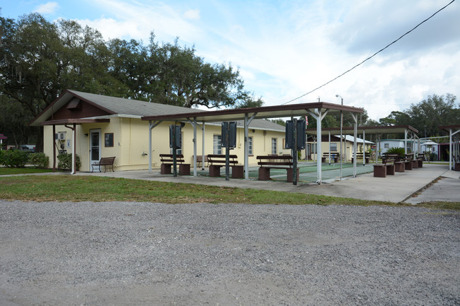 3950 Dixon St in Zephyrhills, FL - Foto de edificio - Building Photo