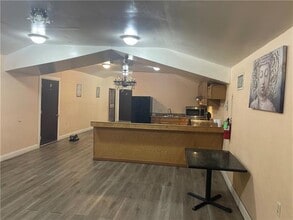 8009 Downman Rd in New Orleans, LA - Foto de edificio - Building Photo