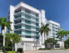2678 Tigertail Ave, Unit 1703 in Miami, FL - Building Photo