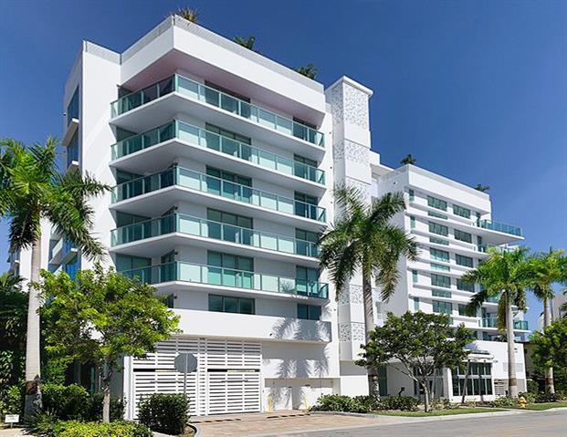 2678 Tigertail Ave, Unit 1703 in Miami, FL - Building Photo