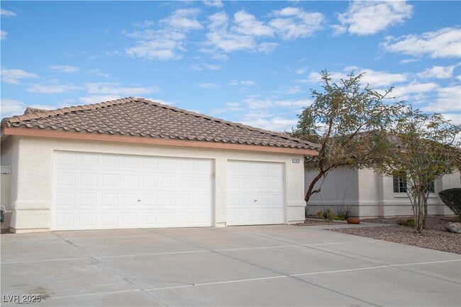 7410 Deer Springs Way in Las Vegas, NV - Building Photo - Building Photo