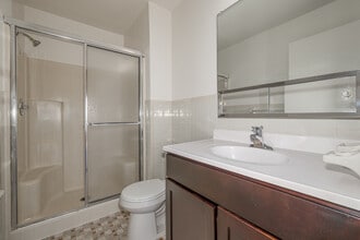 Oxford Arms in Edison, NJ - Foto de edificio - Interior Photo