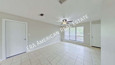 1403 Mixon Dr in Fort Walton Beach, FL - Foto de edificio - Building Photo