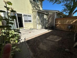 845 Ridgewood Dr in Sparks, NV - Building Photo - Building Photo