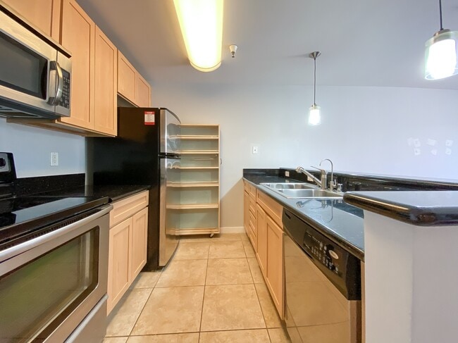 6400 Christie Ave in Emeryville, CA - Building Photo - Building Photo