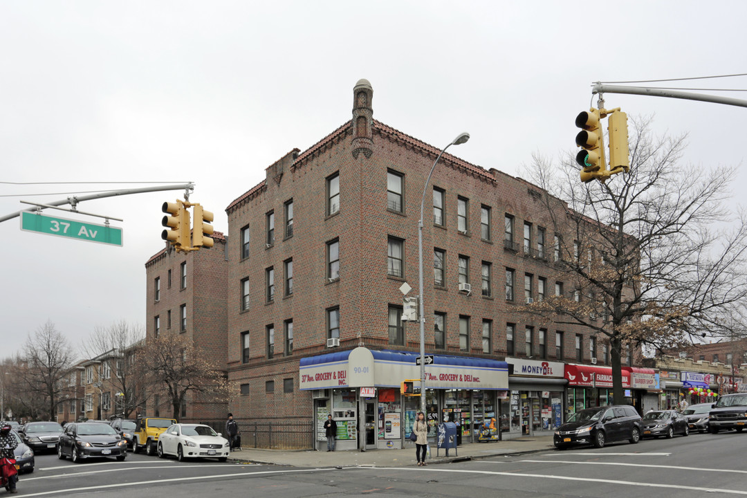 The Estates in Jackson Heights, NY - Building Photo