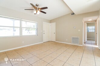 3290 Hillsdale Ave in Largo, FL - Foto de edificio - Building Photo