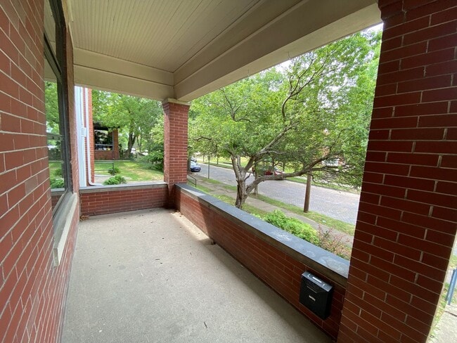 329 W 8th Ave in Columbus, OH - Building Photo - Building Photo