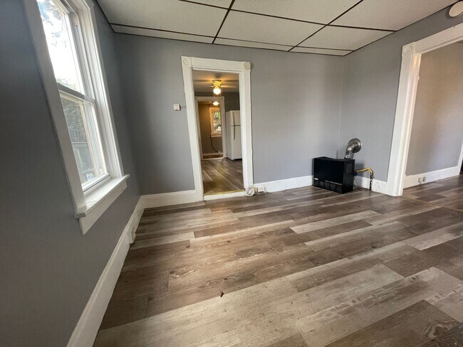 98 Columbia St-Unit -1 in Cohoes, NY - Building Photo - Building Photo
