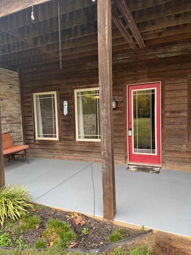 6405 N Pinson Rd in Portland, TN - Foto de edificio - Building Photo