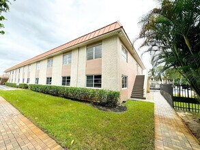 124 NE 19th Ct in Wilton Manors, FL - Building Photo - Building Photo