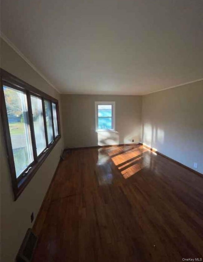 79 Church Dr in Mastic Beach, NY - Building Photo - Building Photo