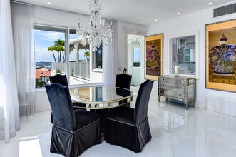 44 Cocoanut Row in Palm Beach, FL - Foto de edificio - Building Photo