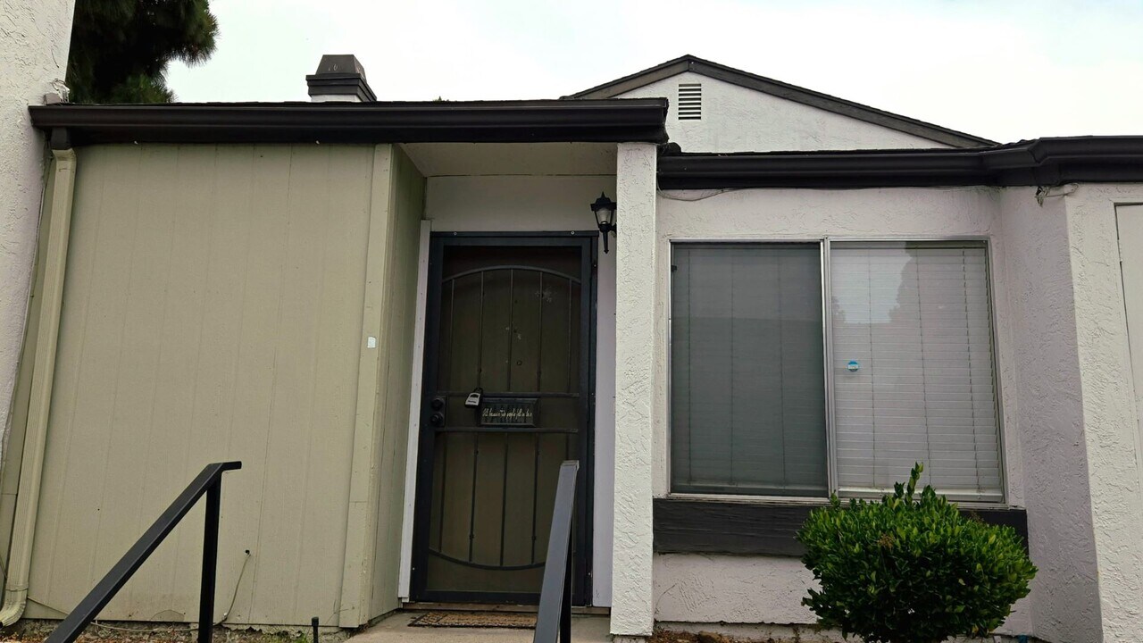 789 Beyer Way in San Diego, CA - Building Photo