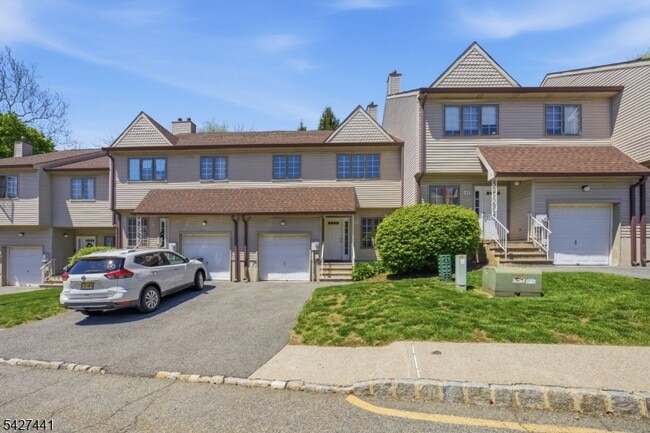 11 Deer Hill Ct in Boonton, NJ - Building Photo - Building Photo