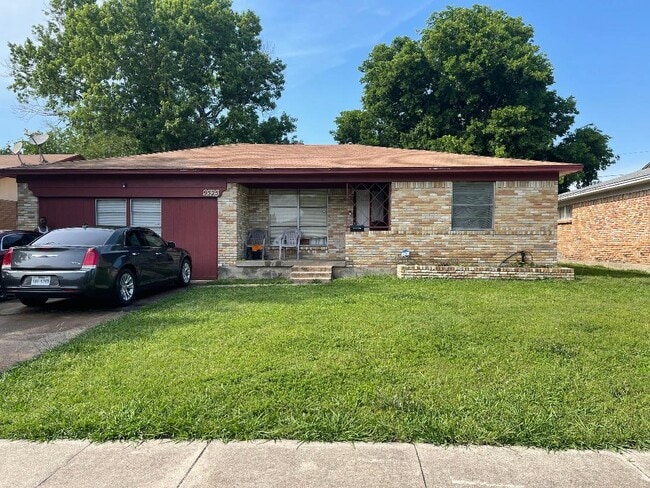 property at 9525 Crestshire Dr