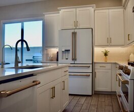 4864 E Village Dr in Scottsdale, AZ - Building Photo - Building Photo