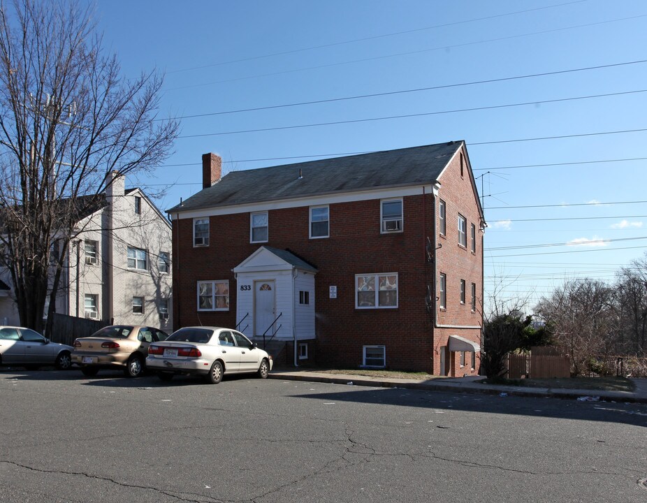 833 Fairview Ave in Takoma Park, MD - Building Photo