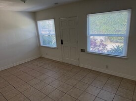 1850 Henderson Ave, Unit 1850B in Long Beach, CA - Building Photo