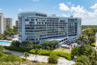 Mar Azul Condominium in Key Biscayne, FL - Building Photo - Building Photo