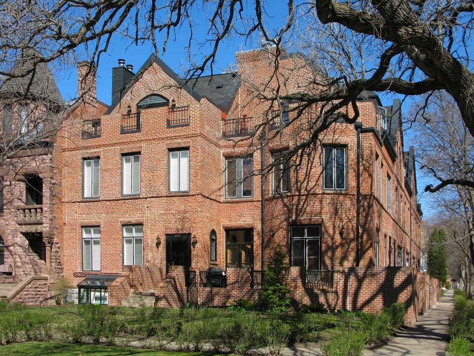 Alberta Rowhouse in St. Paul, MN - Foto de edificio