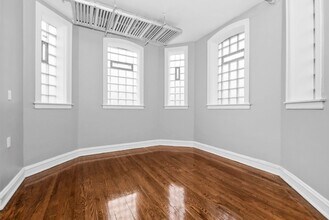 8139 S Maryland Ave in Chicago, IL - Foto de edificio - Interior Photo