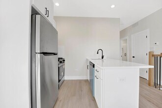 2750 W Francis Pl in Chicago, IL - Building Photo - Building Photo